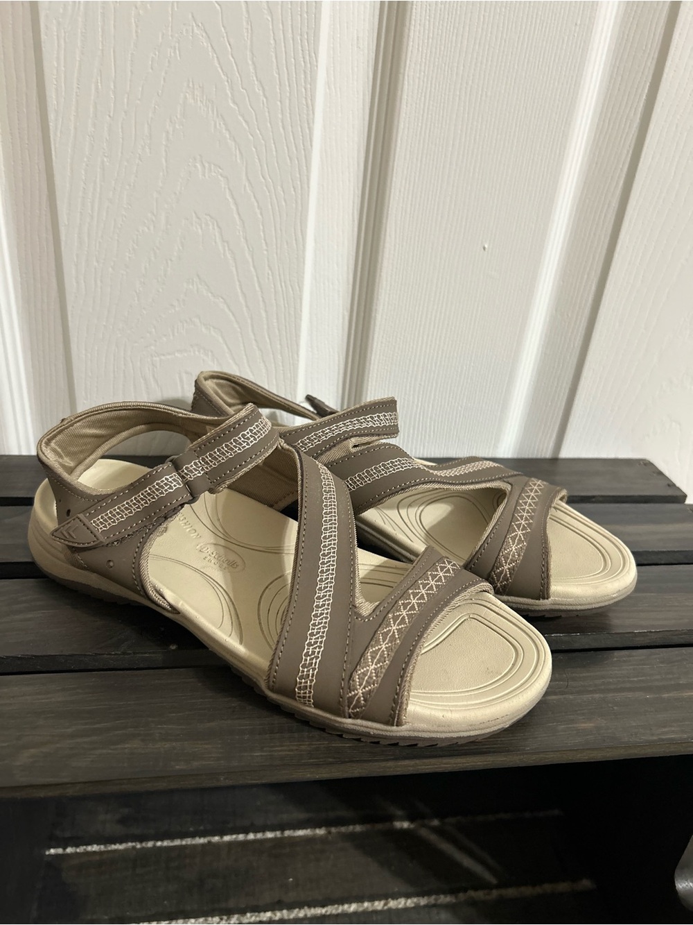 Dr. Scholl’s Dion Flat Comfort Sandals Sz 7.5 Taupe W/ Adjustable Fit EUC
